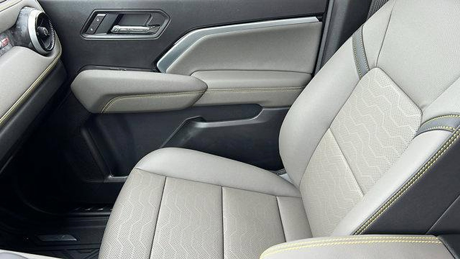 New 2026 Chevrolet Colorado ZR2 w/ Technology Package image 21