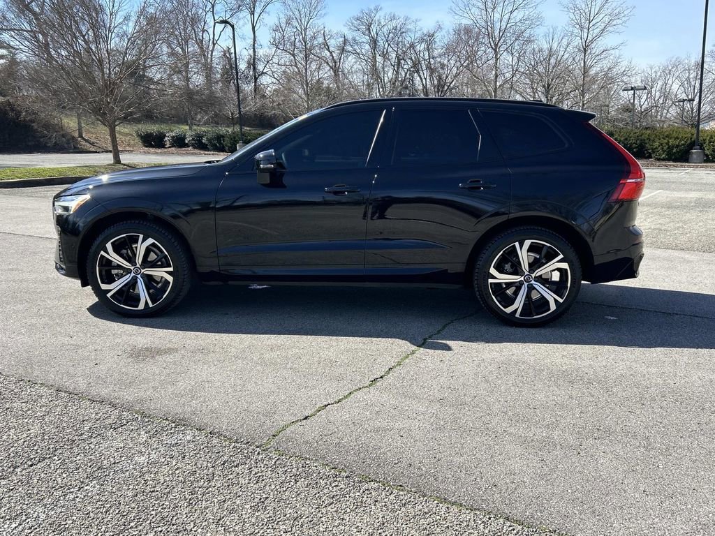 Used 2022 Volvo XC60 B6 R-Design image 4