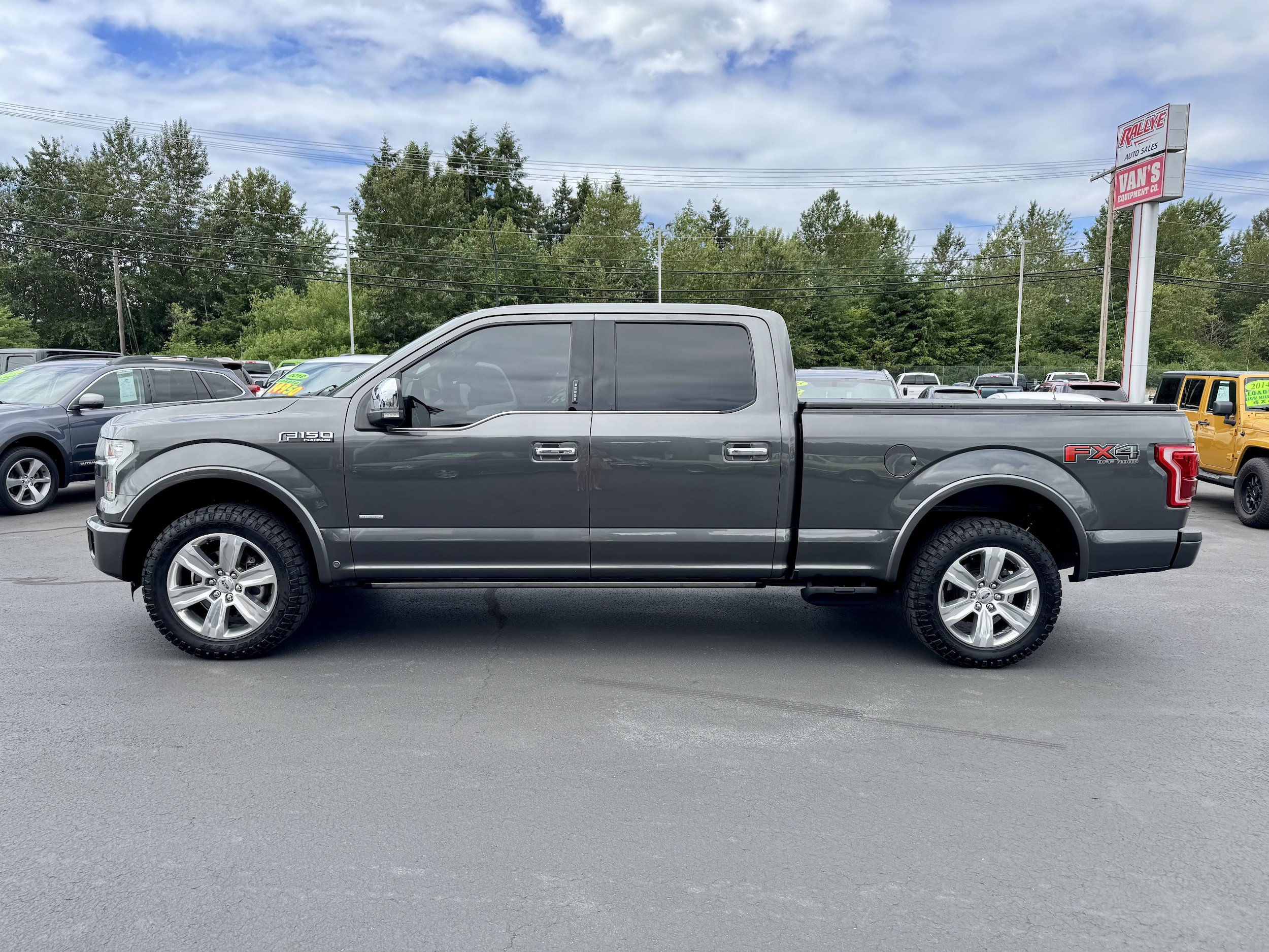 Used 2016 Ford F150 Platinum w/ Equipment Group 701A Luxury AWD/4WD image 7