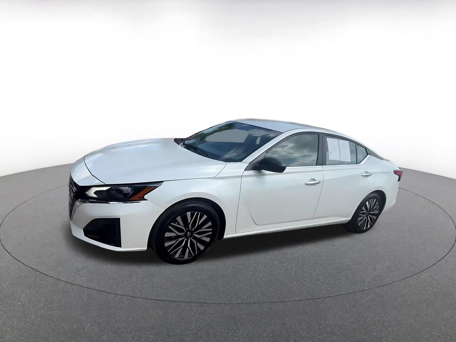 Used 2025 Nissan Altima 2.5 SV FWD image 8