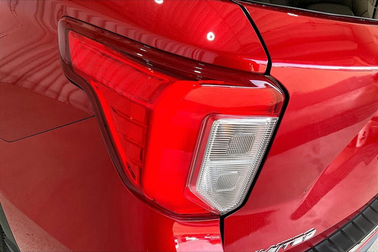 Certified 2024 Ford Explorer Limited w/ Limited Technology Package image 29