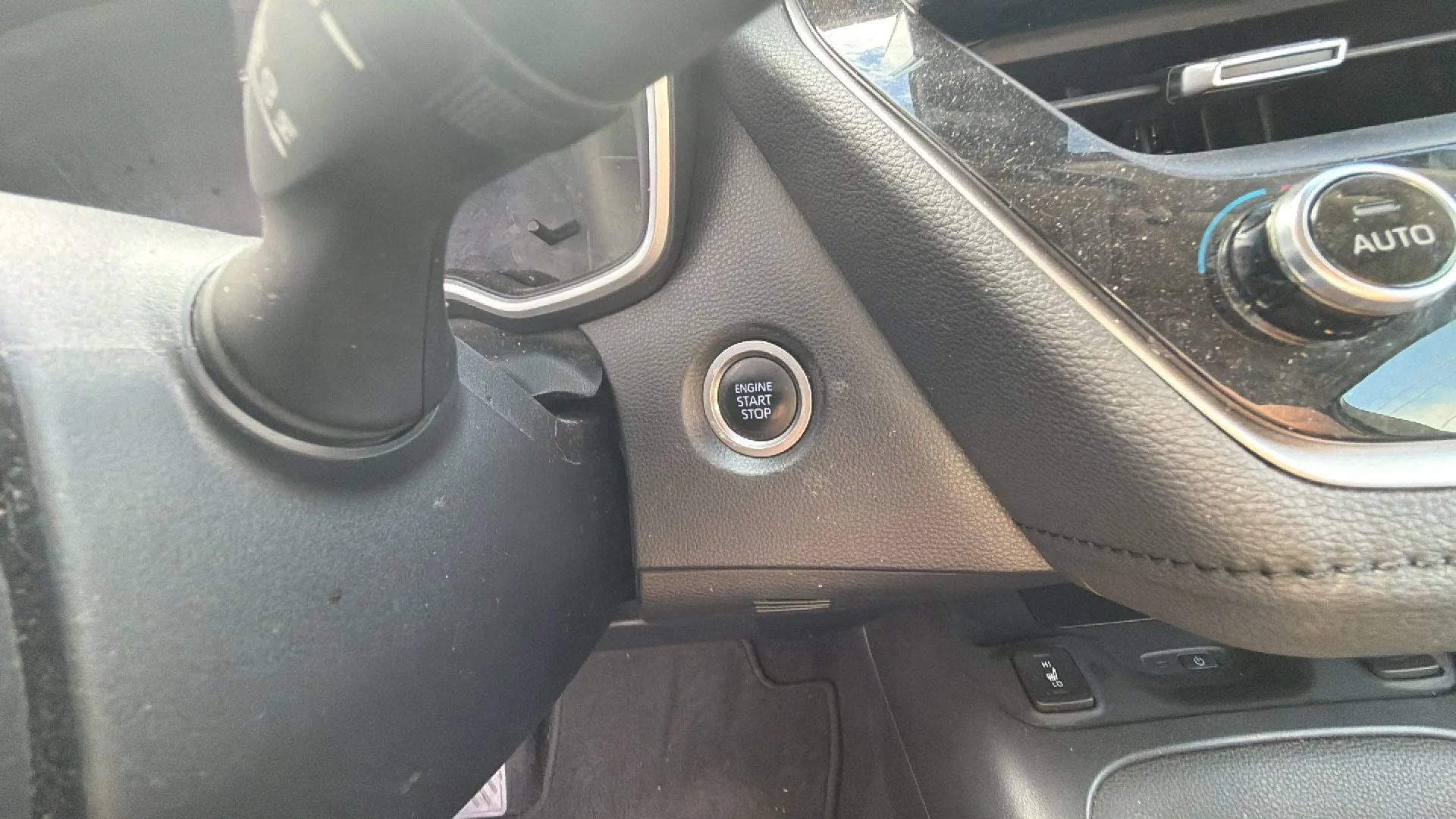 Used 2021 Toyota Corolla XLE w/ Carpet Mat Package (TMS) FWD image 28