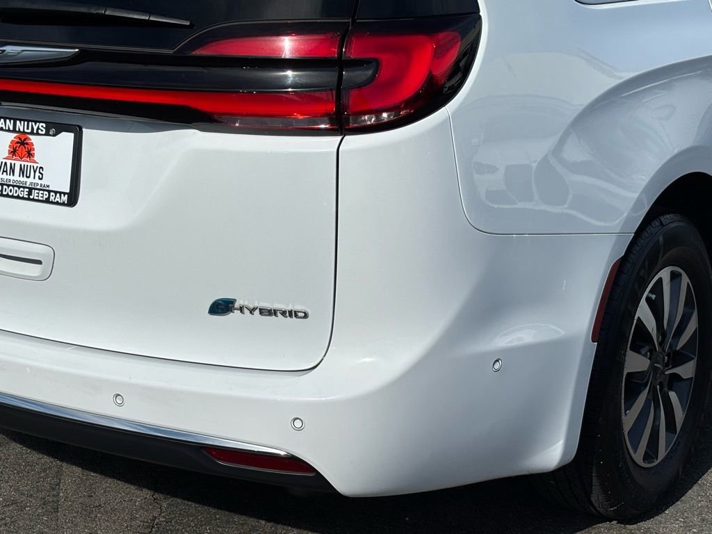 Used 2023 Chrysler Pacifica Touring-L FWD image 5