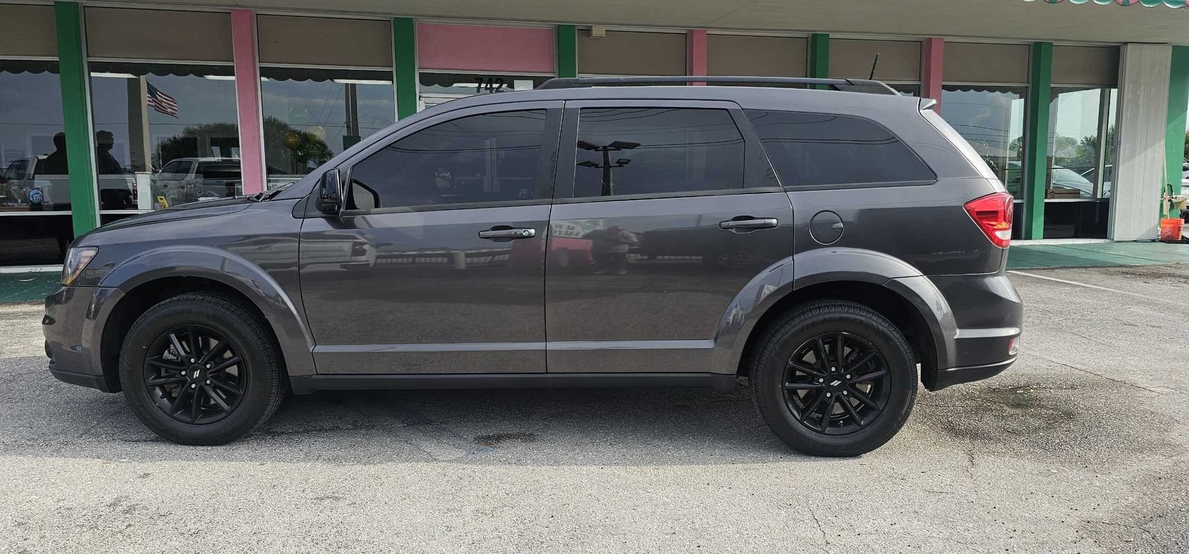 Used 2019 Dodge Journey SE w/ Blacktop Package FWD image 2