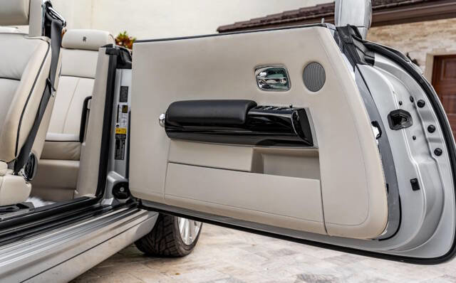 Used 2014 Rolls-Royce Phantom Drophead Coupe image 70