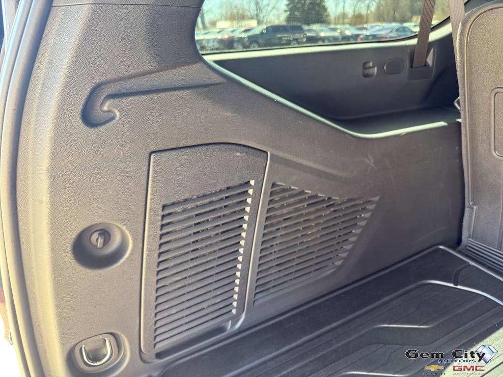 Used 2025 GMC Yukon XL Denali w/ Sun & Power Step Package AWD/4WD image 10