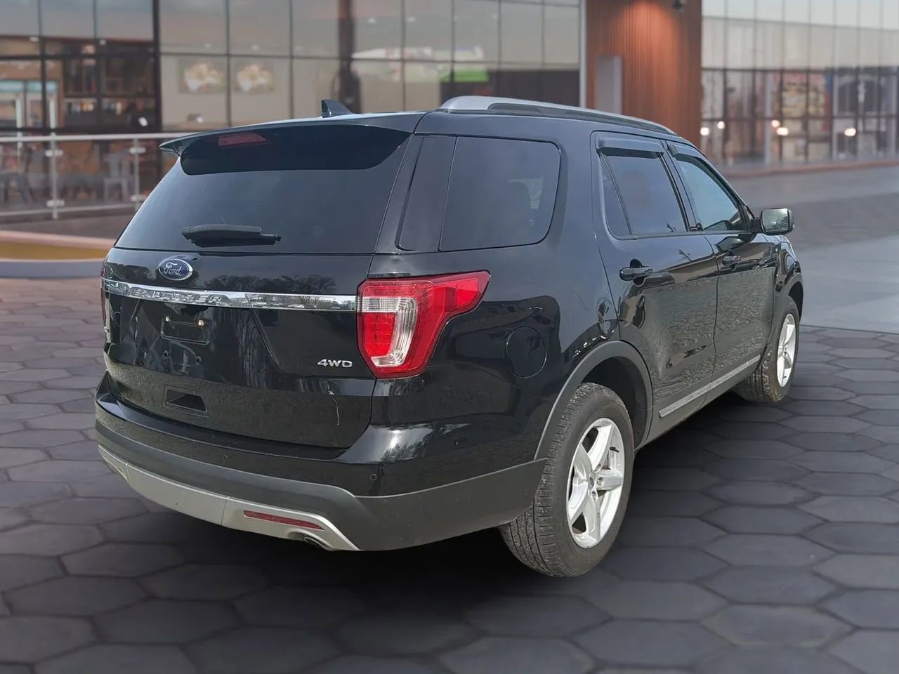 Used 2017 Ford Explorer XLT w/ Equipment Group 202A image 12