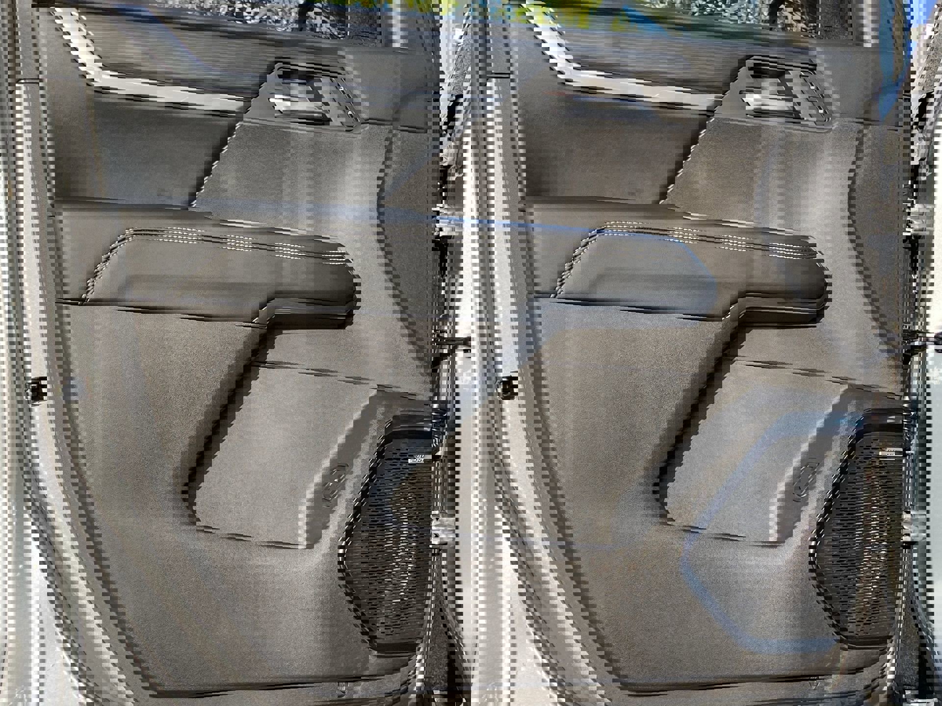 Used 2025 GMC Acadia Elevation image 23