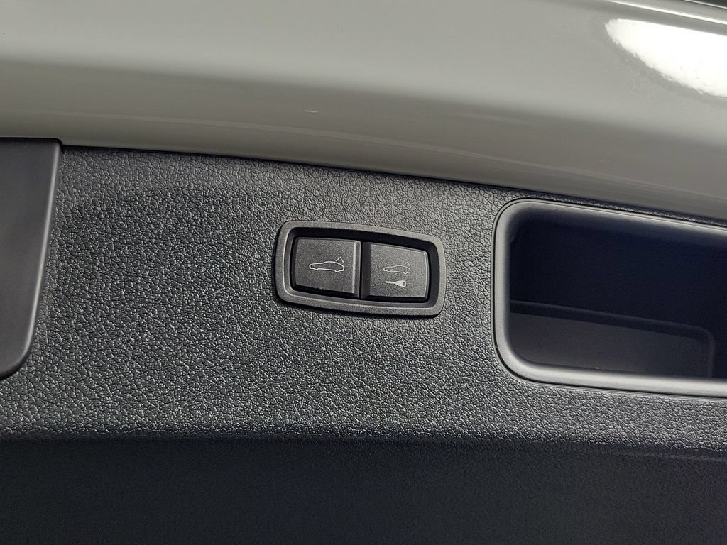 Used 2021 Porsche Macan S AWD/4WD image 7