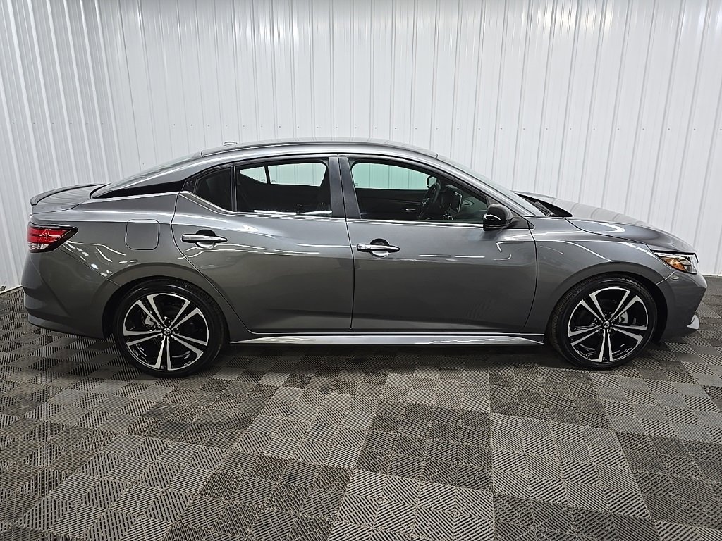Used 2021 Nissan Sentra SR image 2