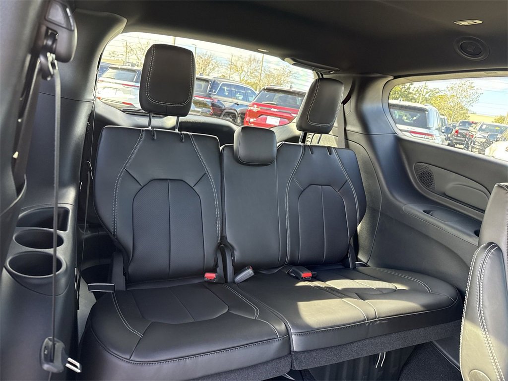 New 2026 Chrysler Pacifica Select image 25