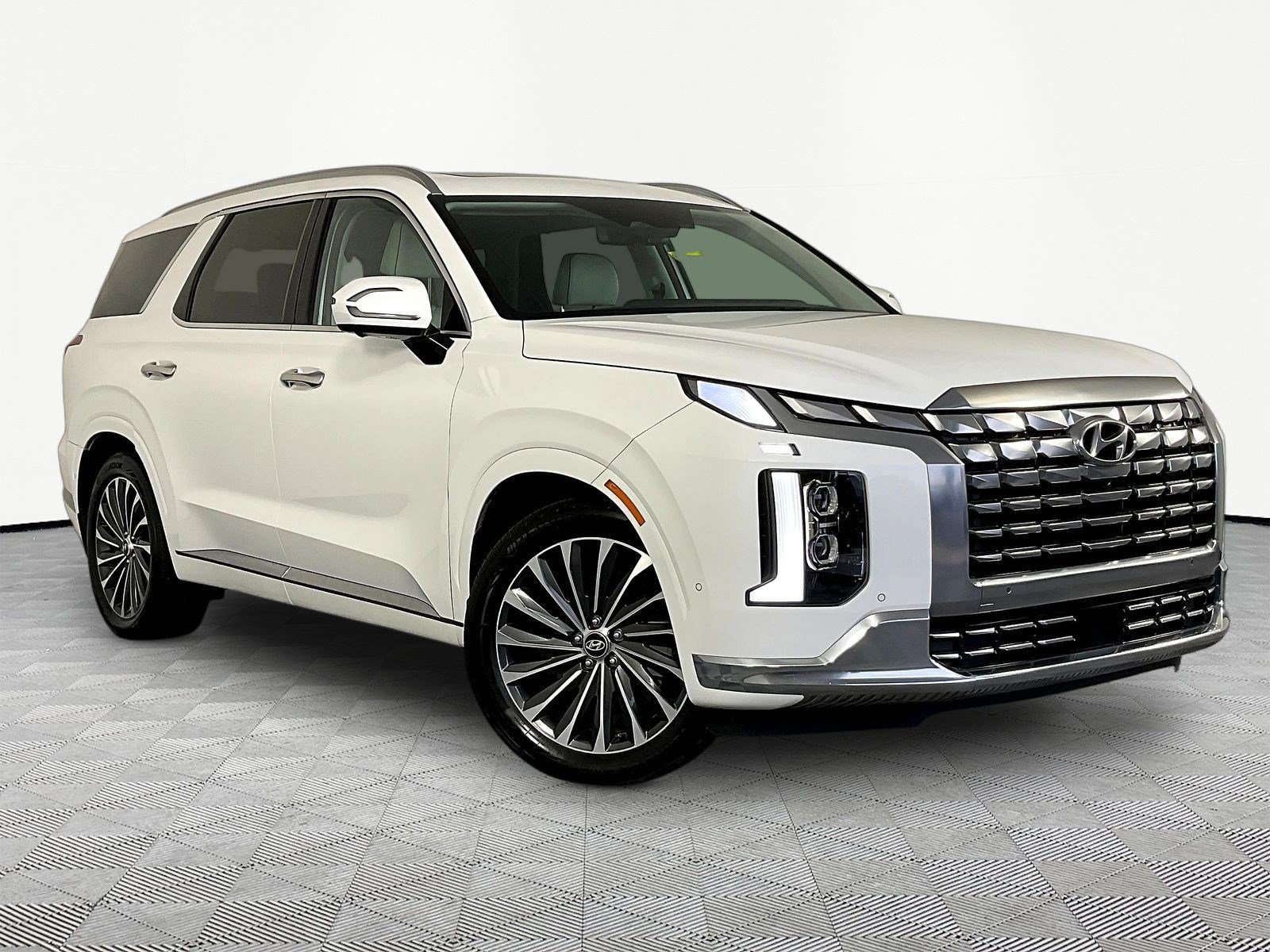 Used 2023 Hyundai Palisade Calligraphy w/ Cargo Package FWD image 3
