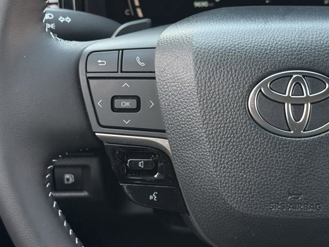 Used 2025 Toyota Camry SE image 14