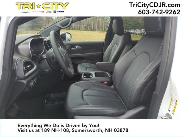 New 2026 Chrysler Pacifica Select image 9