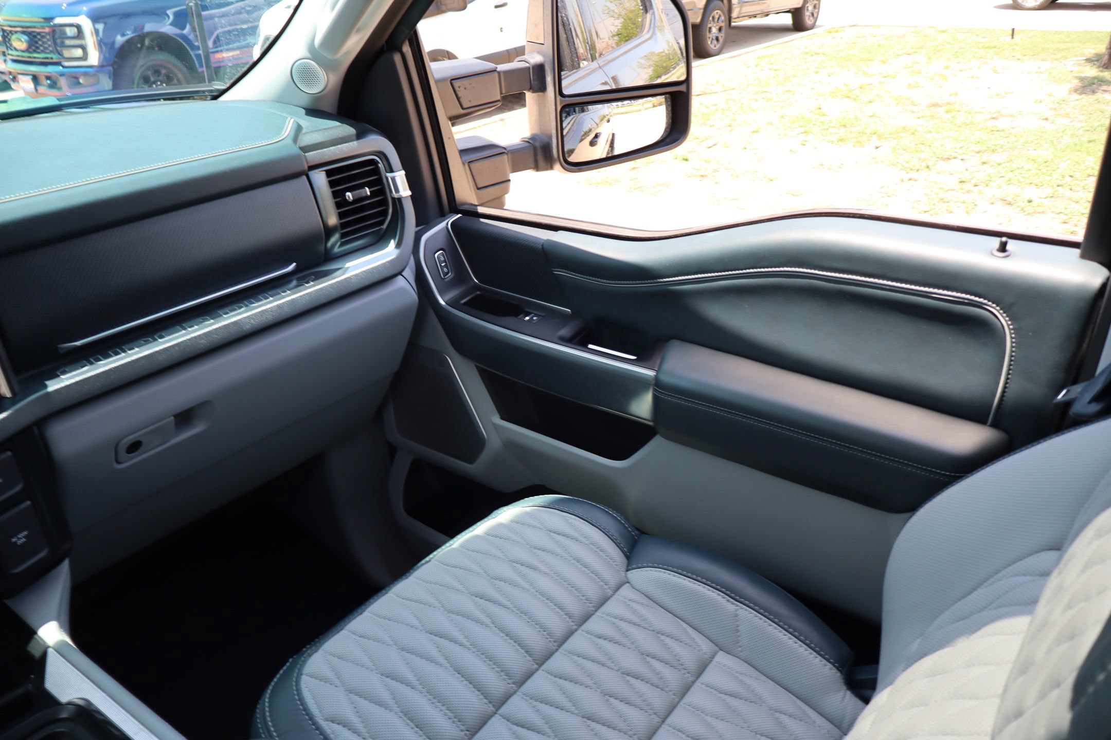 Used 2024 Ford F250 Limited w/ FX4 Off-Road Package AWD/4WD image 24