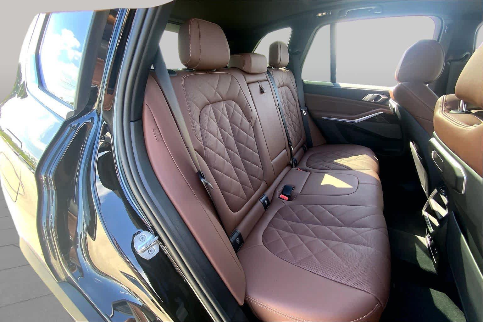 Used 2024 BMW X5 xDrive40i w/ Premium Package AWD/4WD image 19