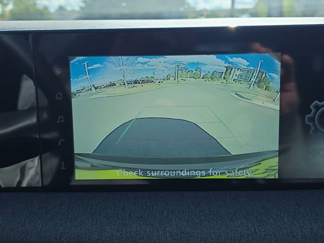 Used 2025 Nissan Kicks SV image 21