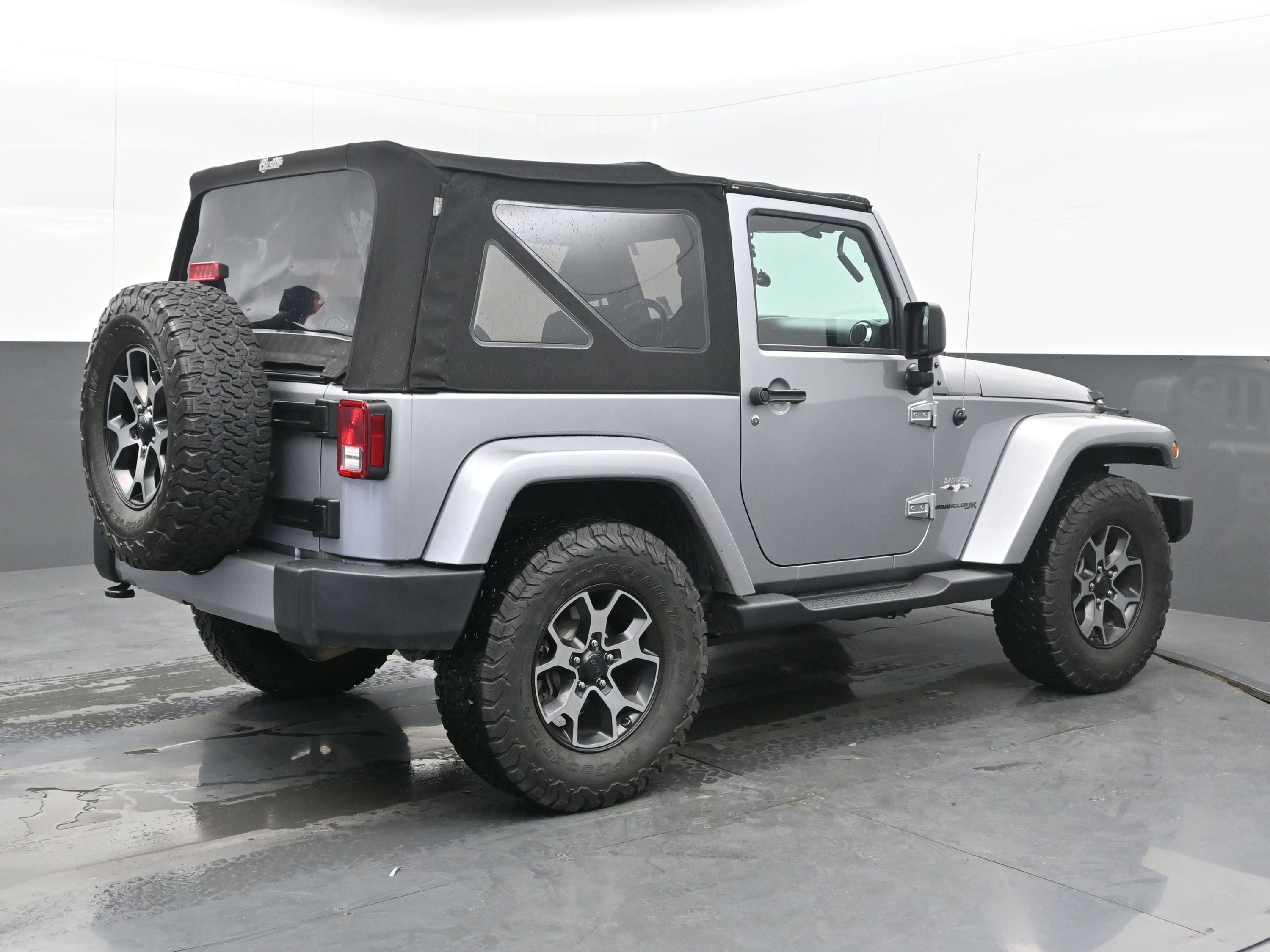 Used 2018 Jeep Wrangler Sahara w/ Connectivity Group image 9