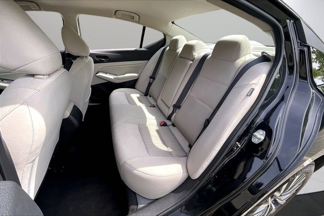 Used 2025 Nissan Altima 2.5 SV FWD image 21