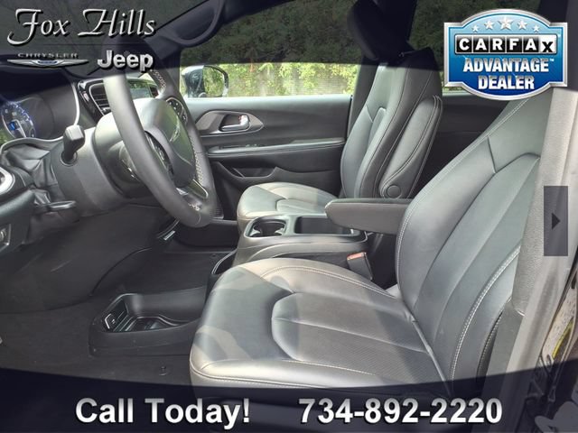 Used 2026 Chrysler Pacifica Select FWD image 16