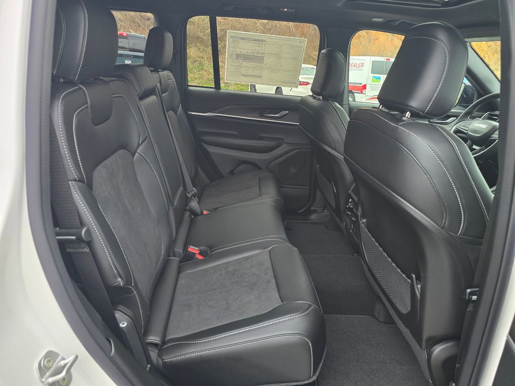 New 2026 Jeep Grand Cherokee Altitude AWD/4WD image 26