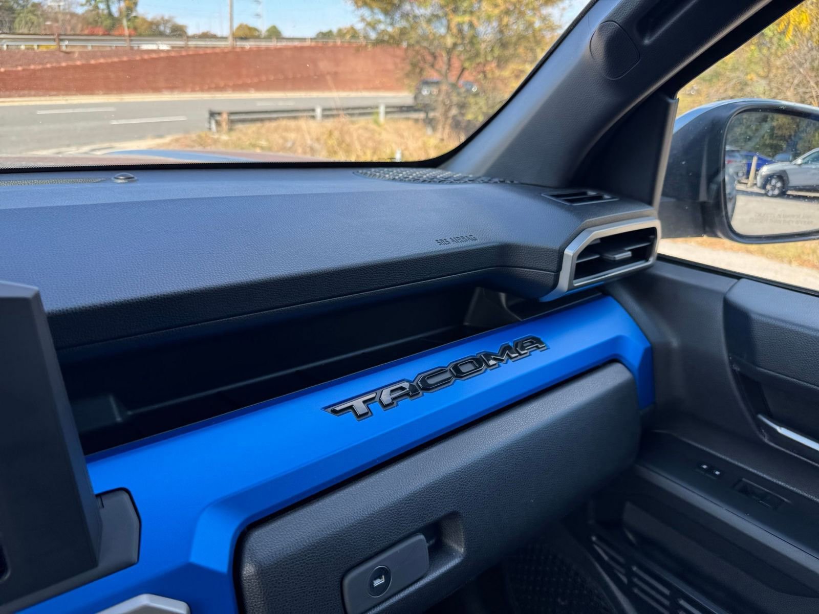 Used 2025 Toyota Tacoma SR image 30