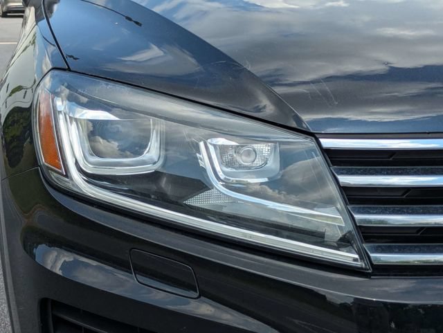 Used 2017 Volkswagen Touareg Wolfsburg Edition AWD/4WD image 9