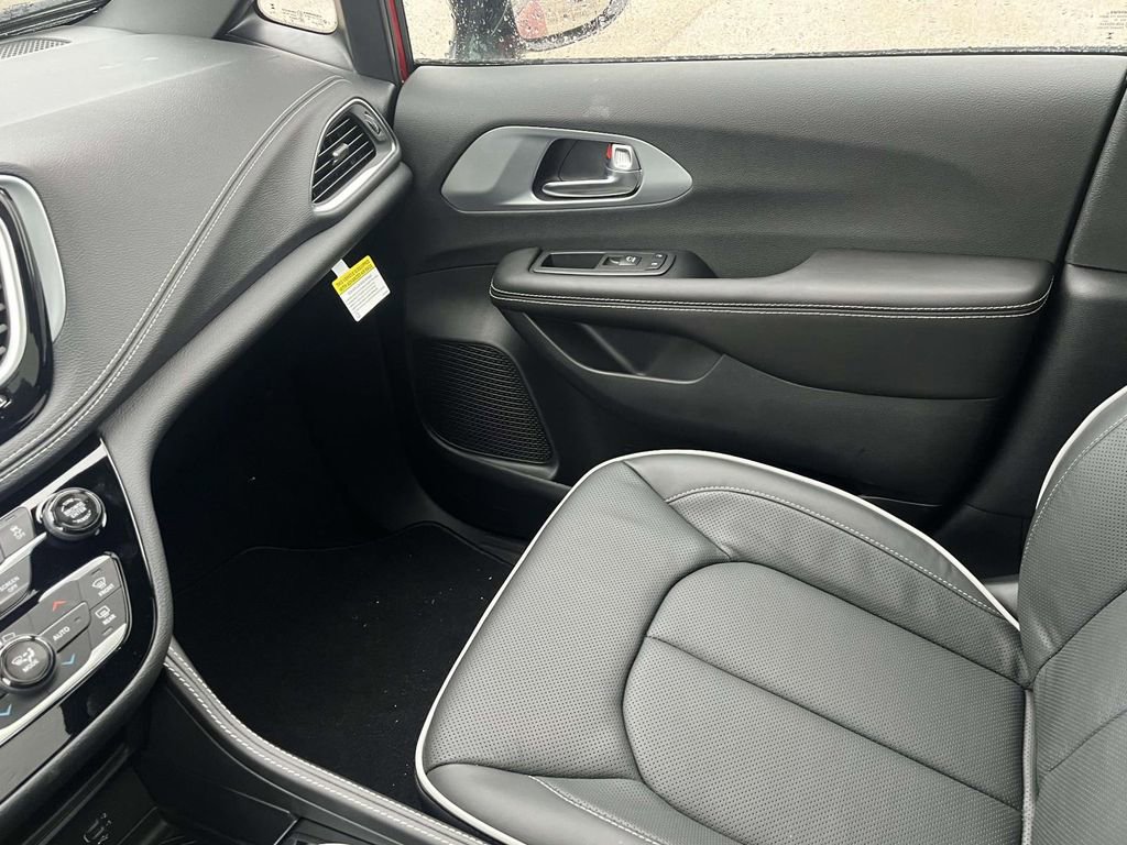 New 2026 Chrysler Pacifica Limited w/ S Appearance Package image 17
