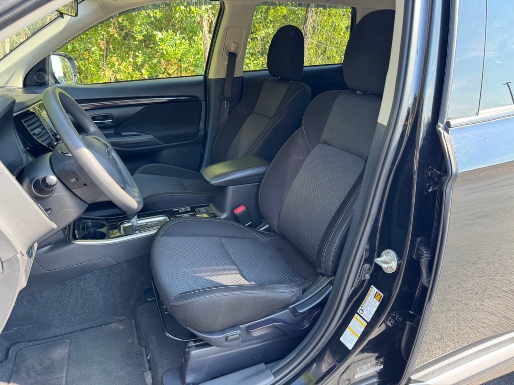Used 2020 Mitsubishi Outlander ES AWD/4WD image 10