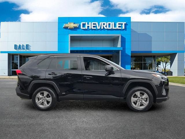 Used 2023 Toyota RAV4 LE AWD/4WD image 2