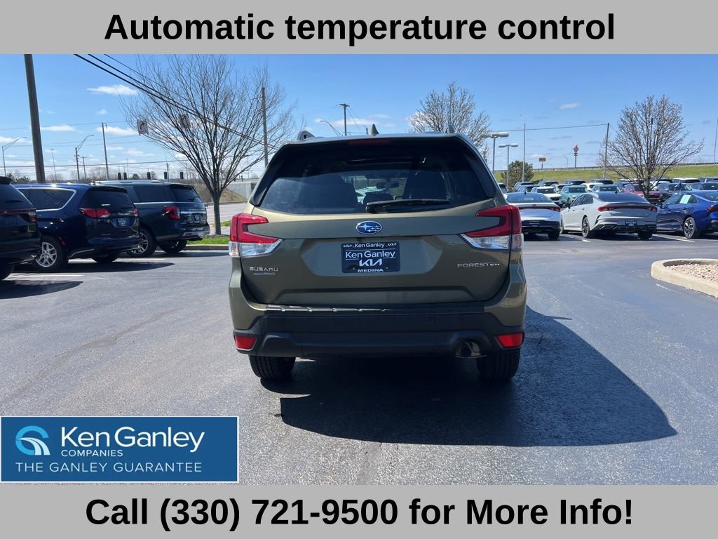 Used 2023 Subaru Forester Premium image 11