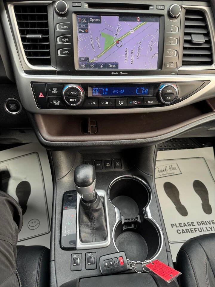 Used 2015 Toyota Highlander XLE image 26