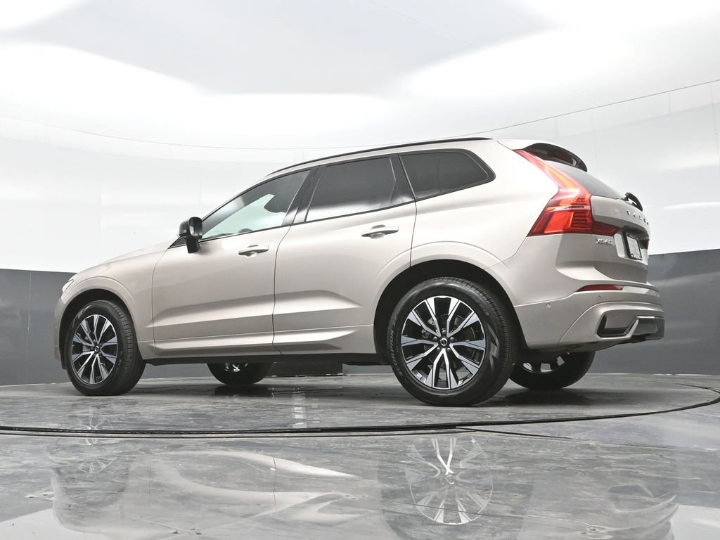 Used 2025 Volvo XC60 B5 Plus image 26