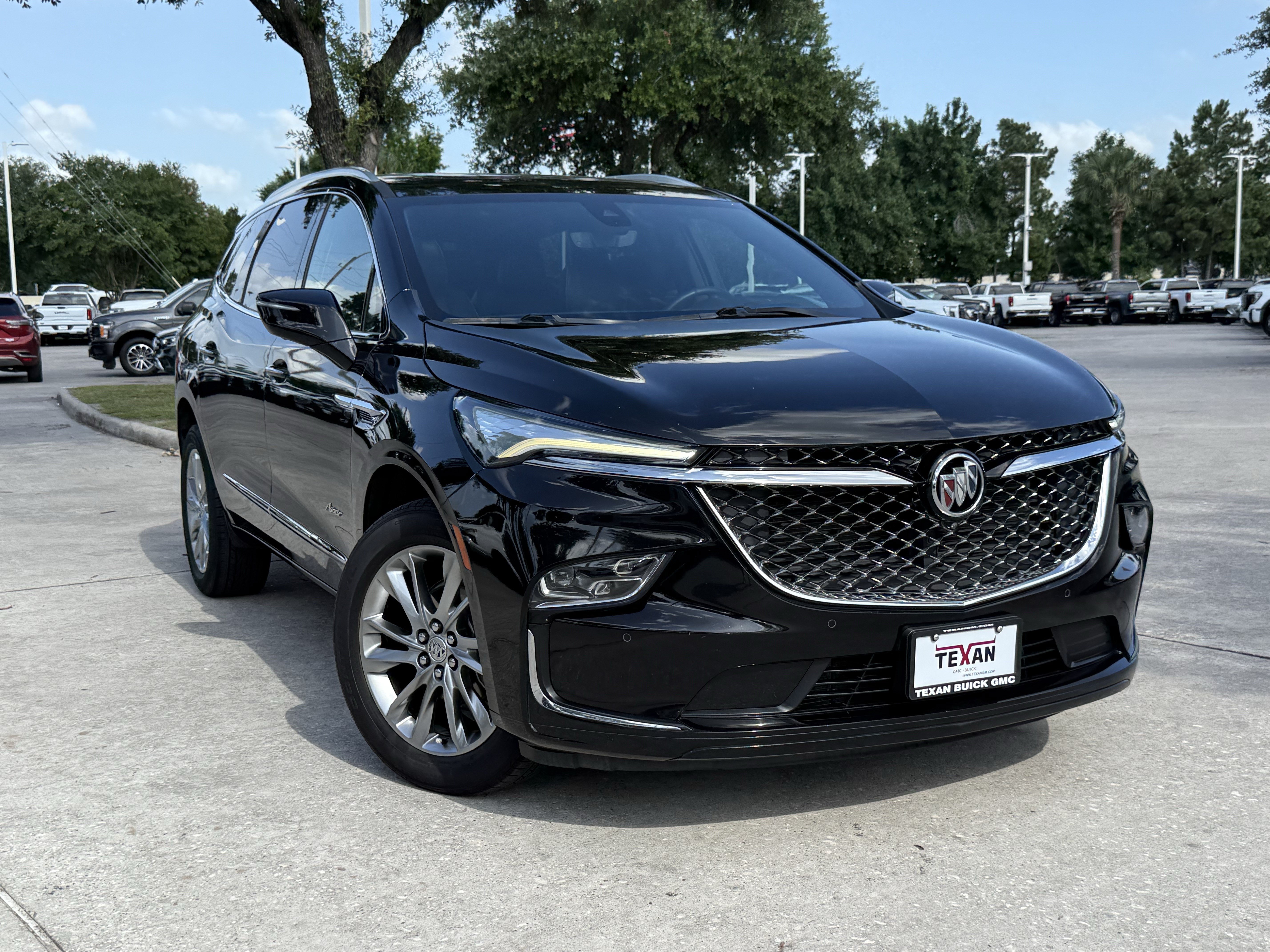 Used 2023 Buick Enclave Avenir w/ Avenir Technology Package FWD image 2