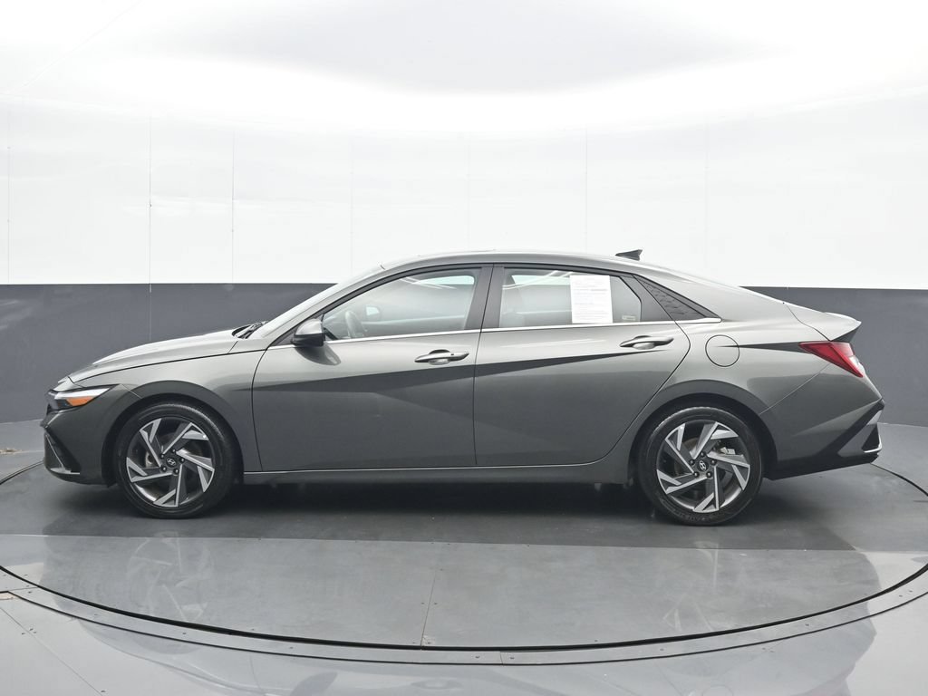 Used 2025 Hyundai Elantra SEL FWD image 3