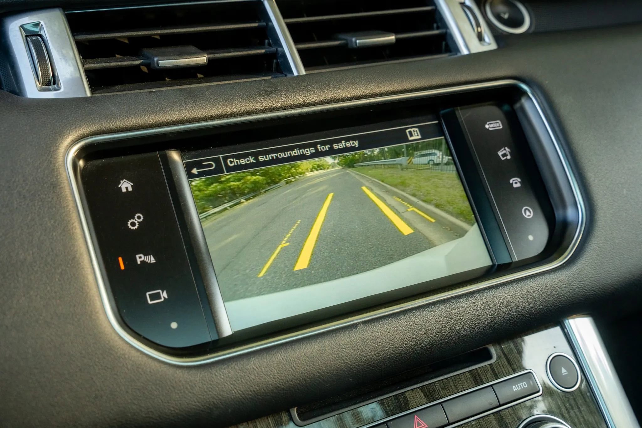 Used 2016 Land Rover Range Rover Sport SE image 24