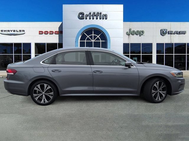 Used 2021 Volkswagen Passat 2.0T SE FWD image 3
