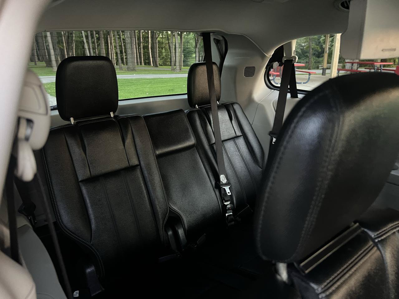 Used 2013 Chrysler Town & Country Touring FWD image 34