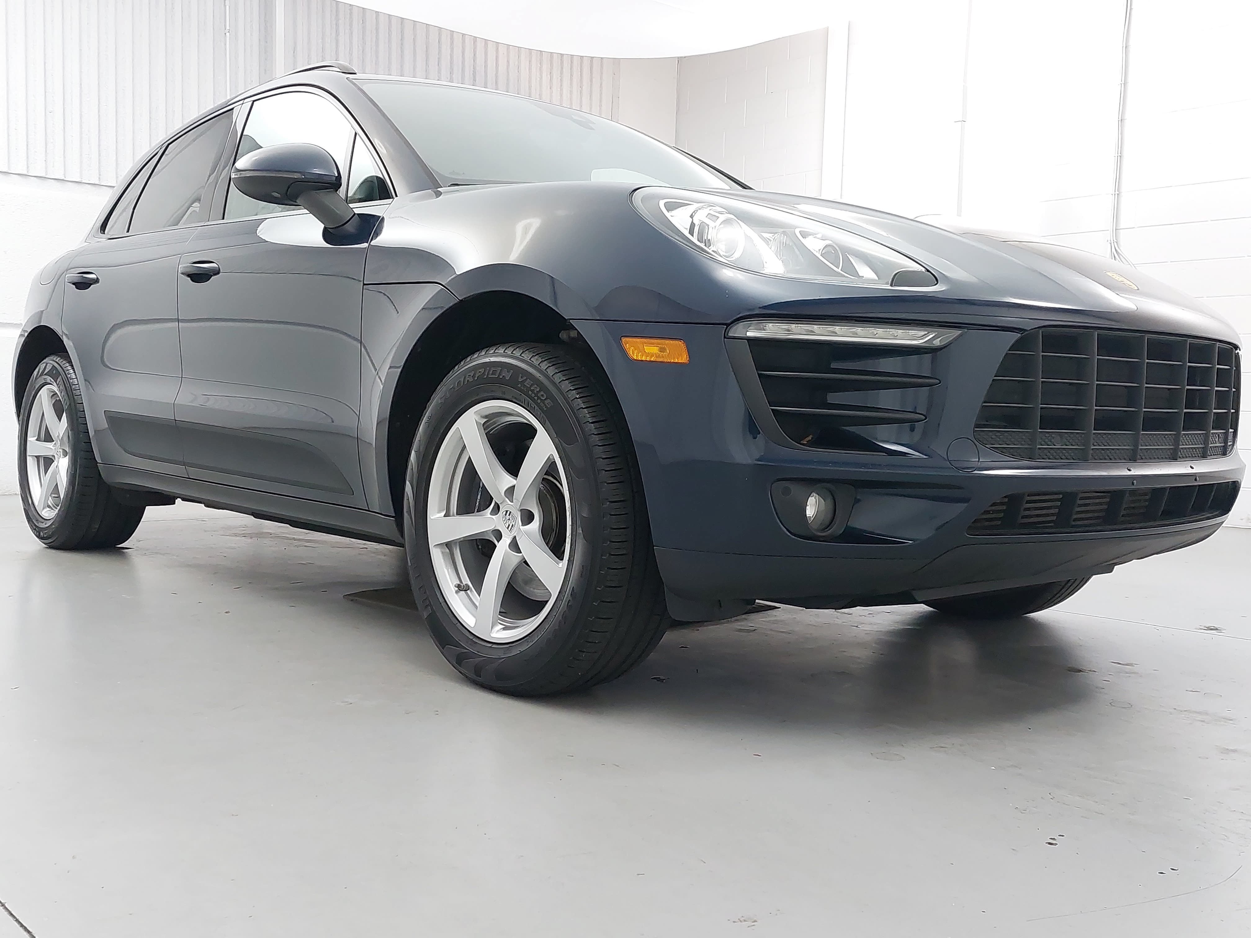 Used 2017 Porsche Macan AWD/4WD image 9