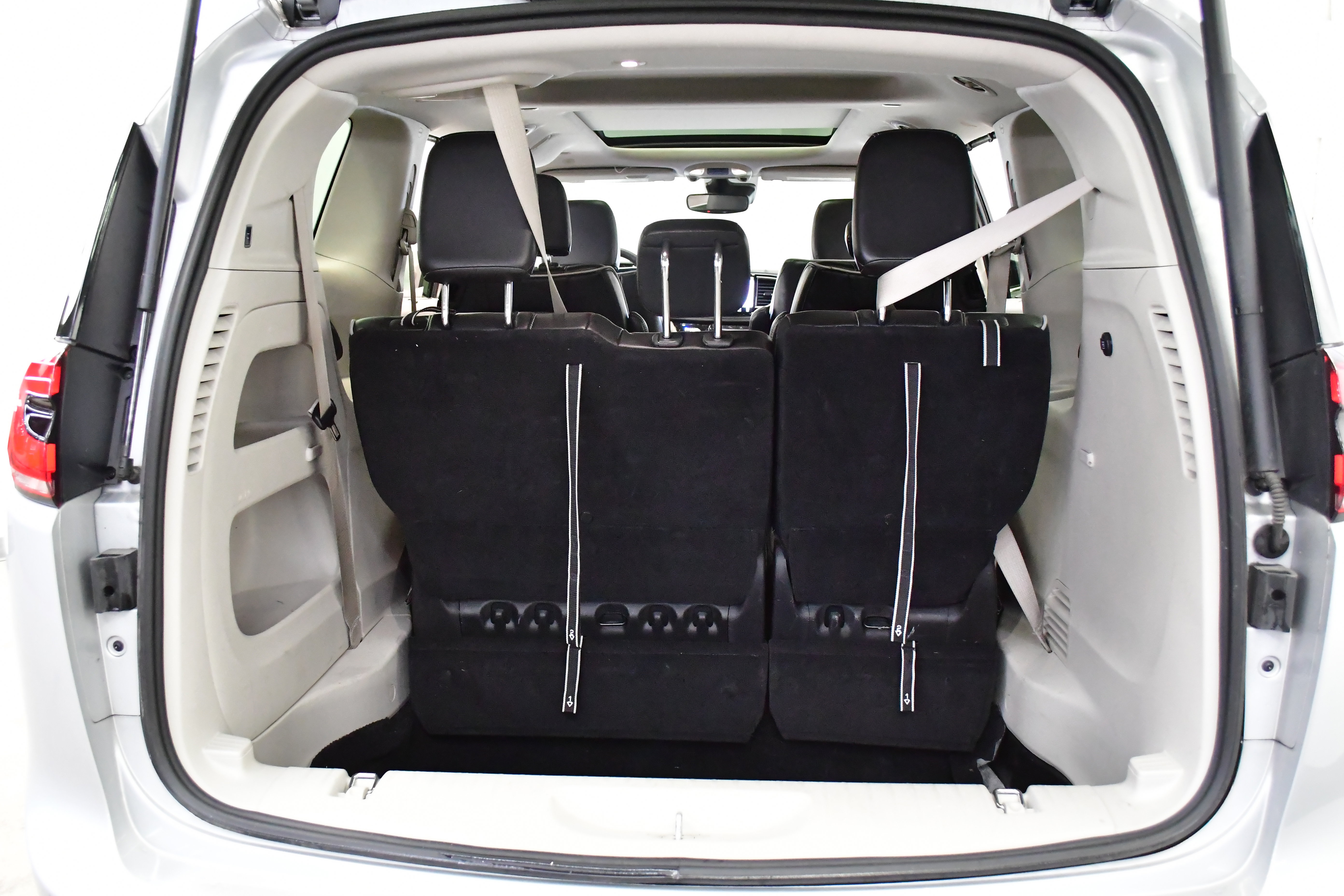 Used 2024 Chrysler Pacifica Limited image 11