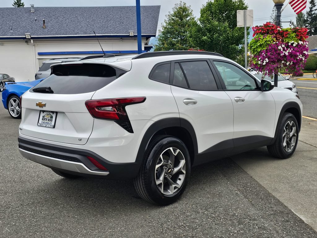 New 2026 Chevrolet Trax LT w/ LT Convenience Package FWD image 5
