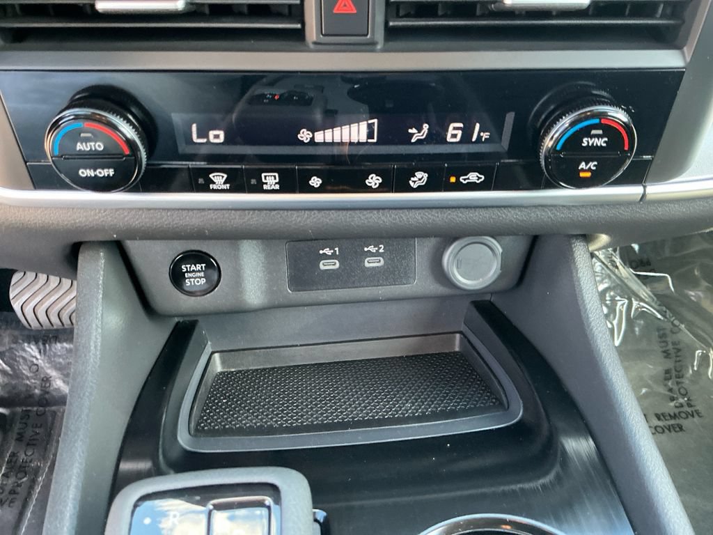 Used 2025 Nissan Rogue SV AWD/4WD image 24