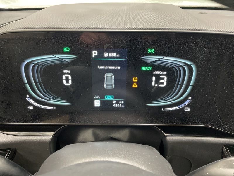 Used 2024 Kia Niro EX Touring image 27