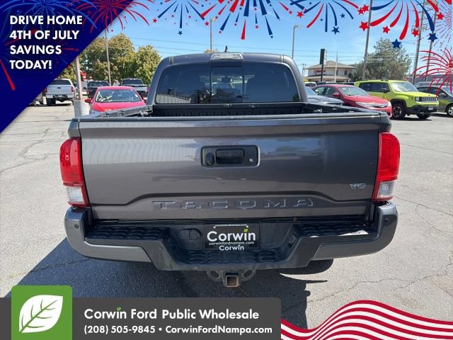 Used 2017 Toyota Tacoma TRD Off-Road w/ Premium & Technology Package AWD/4WD image 6