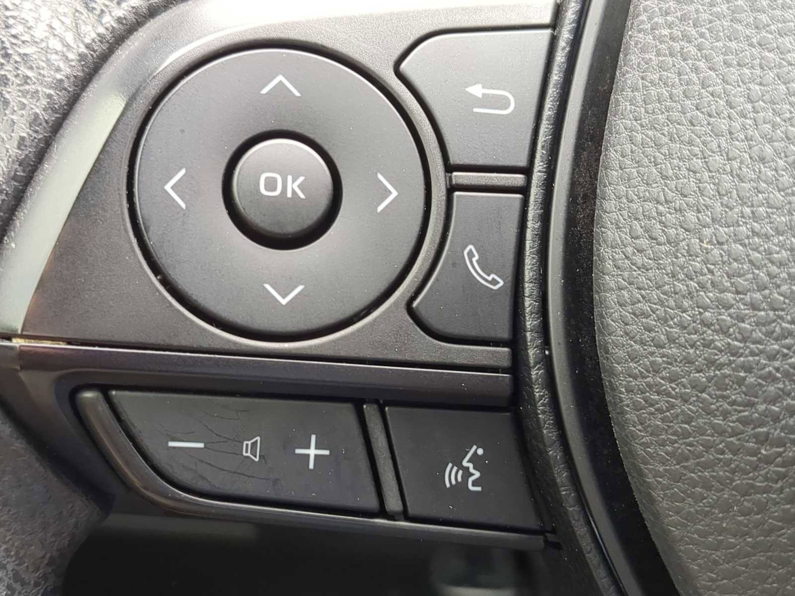 Used 2020 Toyota RAV4 XLE image 26