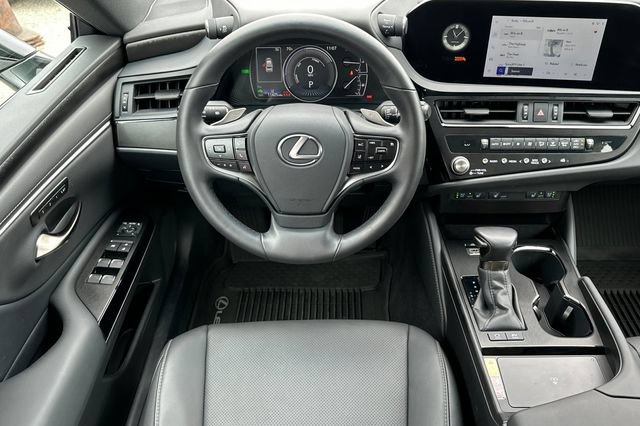 Used 2025 Lexus ES 300h w/ Premium Package FWD image 17