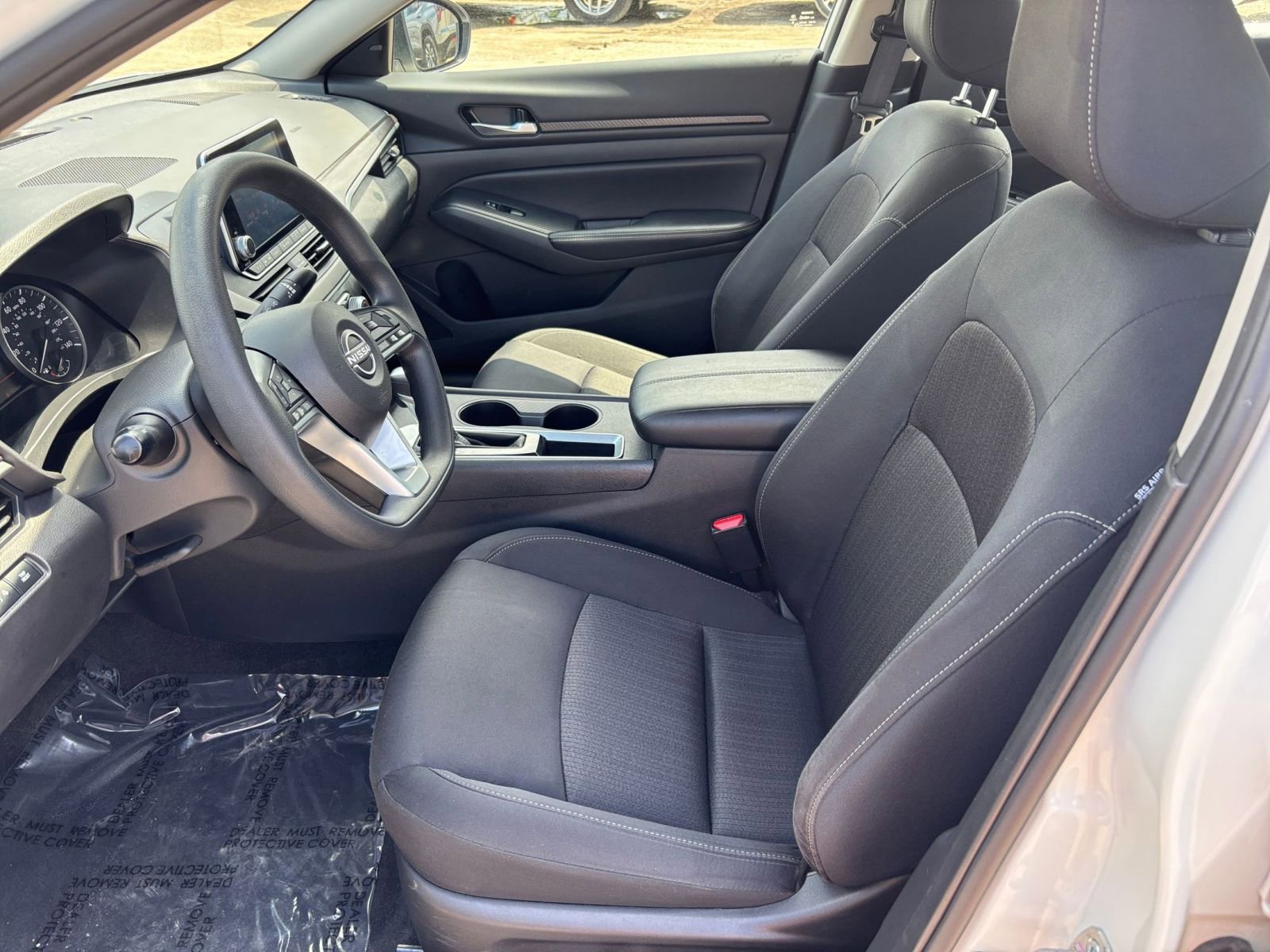 Used 2025 Nissan Altima 2.5 SV FWD image 27