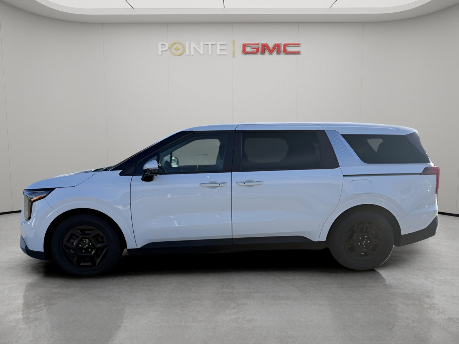 Used 2025 Kia Carnival FWD image 6