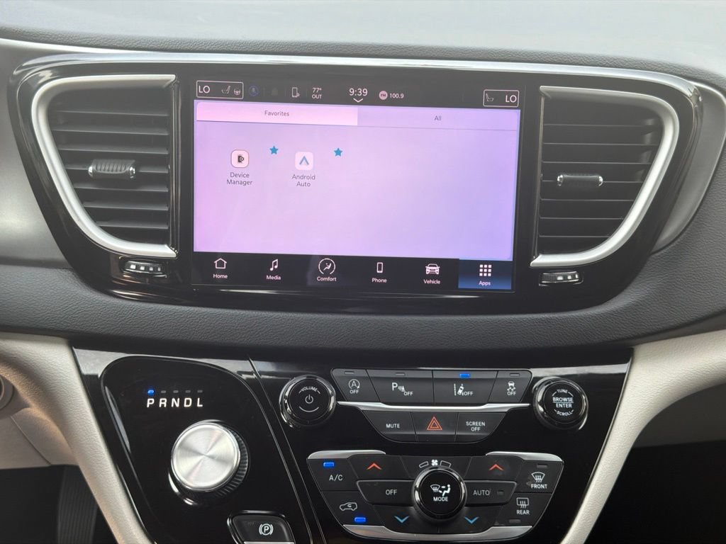 Used 2023 Chrysler Pacifica Touring-L FWD image 12