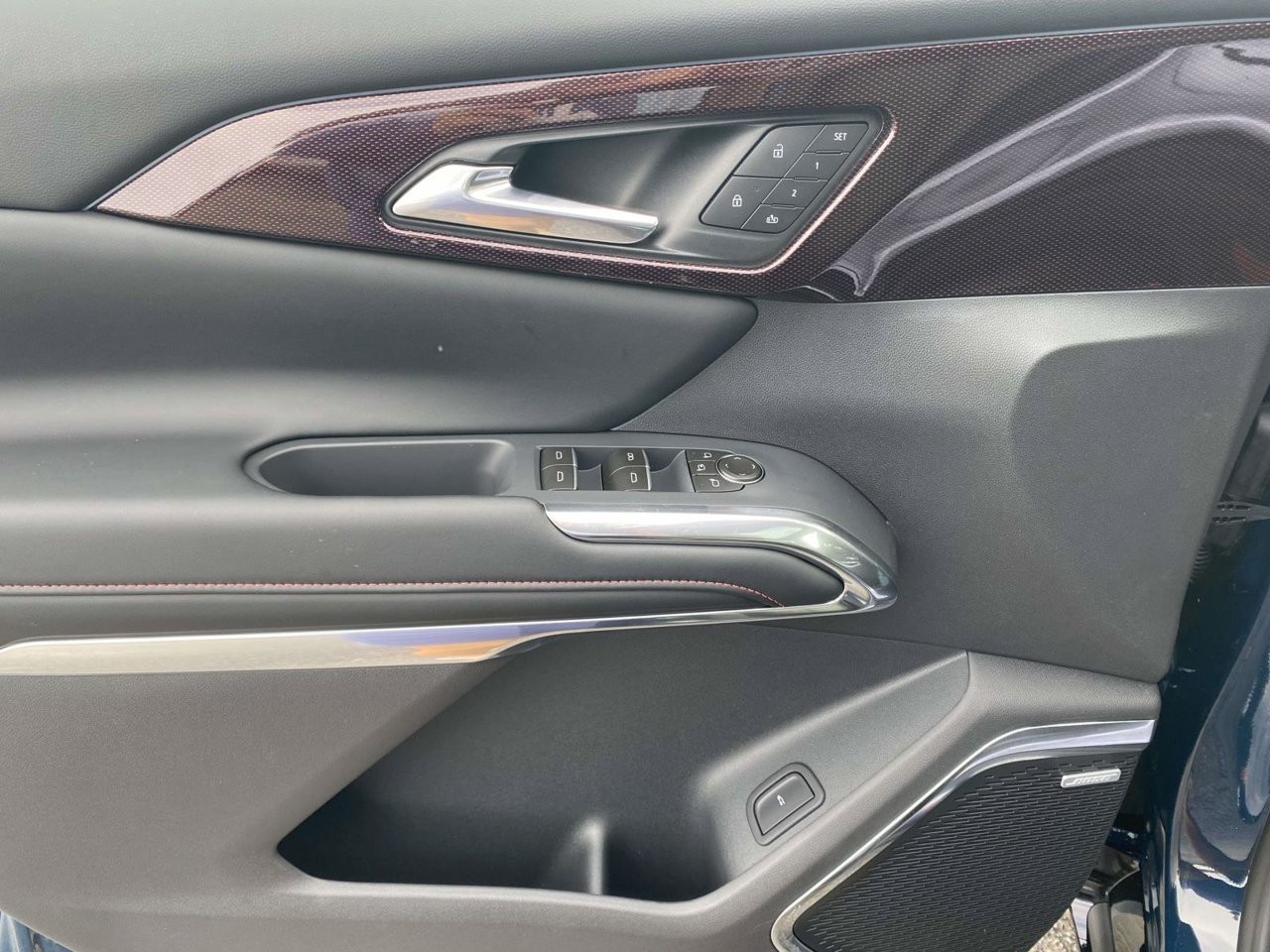 New 2027 Chevrolet Traverse RS FWD image 17
